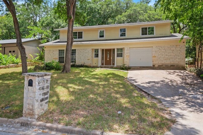Building Photo - 1713 Deerfield Dr