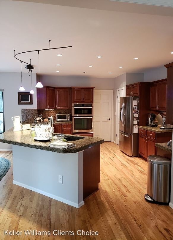 Building Photo - 4 br, 3.5 bath House - 250 Ravenglass Way