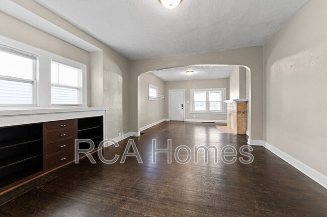 Building Photo - 2948 N Park Ave