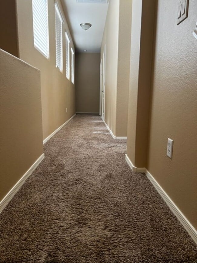 Foto del edificio - 4 BEDROOM HOME IN POWER RANCH