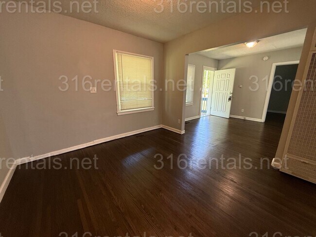Foto del edificio - $750 - 2 bed 2 bath - Duplex