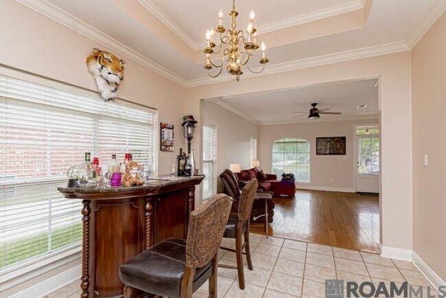 Foto del edificio - 10125 Springbrook Ave