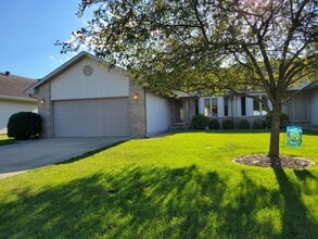 Building Photo - 3207 Red Oak Ln