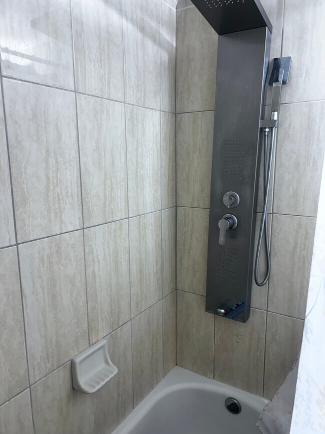 Foto del edificio - 1850 N Bayshore Dr