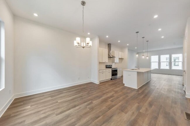 Building Photo - 515 Motivation Cir NW