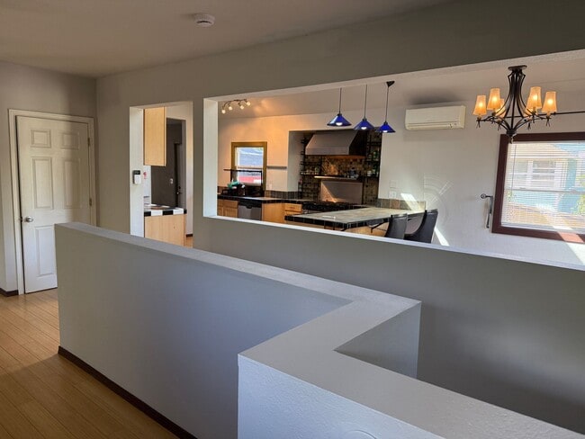 Building Photo - Unique, spacious 5-bdrm/3-bath Craftsman w...