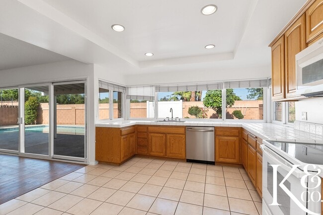 Foto del edificio - Stunning 4-Bedroom Simi Valley Home with P...