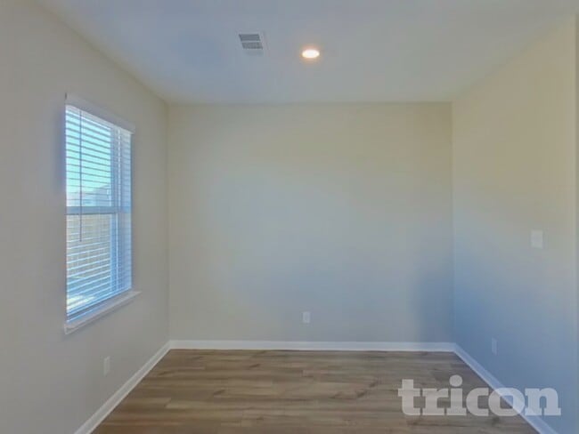 Building Photo - 9721 Sierra Grande Dr