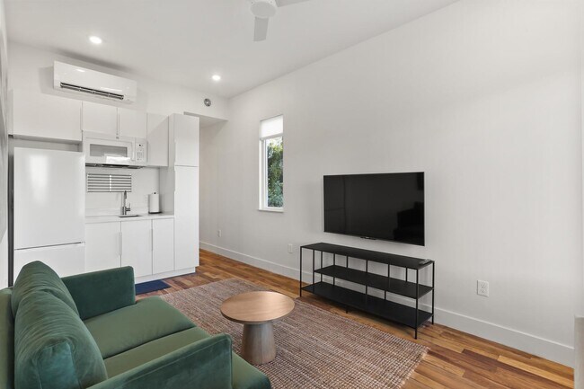 Foto del edificio - 501-503 Hendee St.