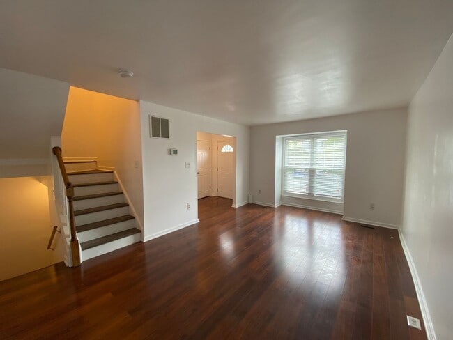 Building Photo - Stunning 3BedroomTownhome in Silver Hill F...