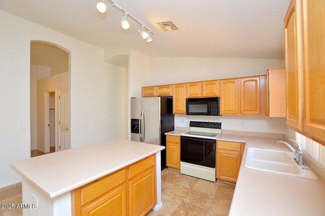 Building Photo - 10253 E Penstamin Dr