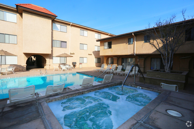 Pool - Casa Del Riverside Apartments