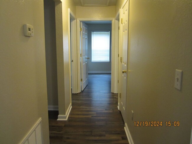 Foto del edificio - 2BR/1BA Home in Long Beach.  Rent is $950