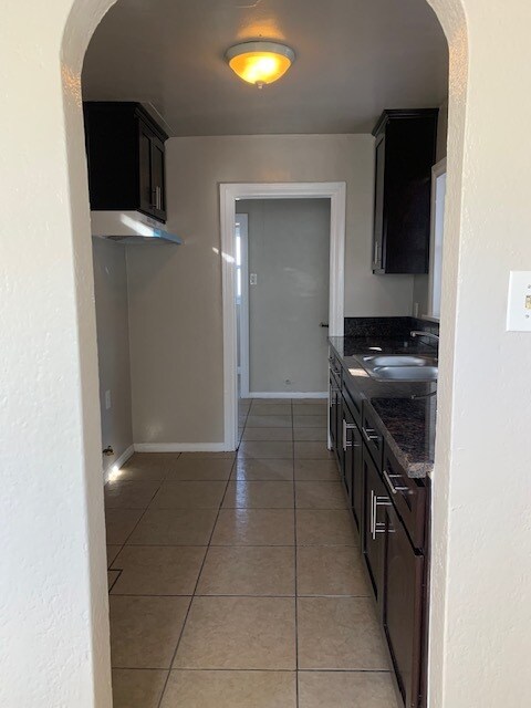 Foto del edificio - 8150 Beechwood Ave
