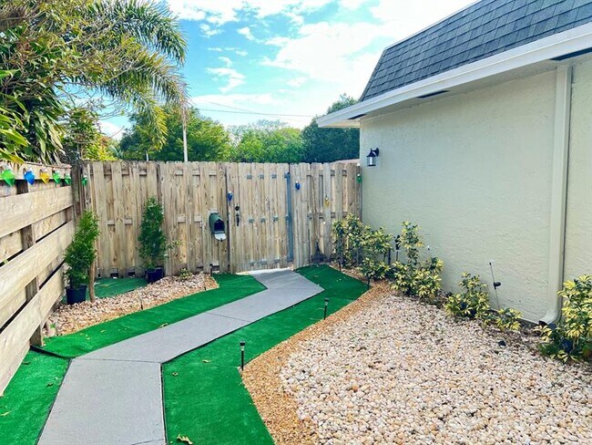 Foto del edificio - 1121-1123 N Andrews Ave