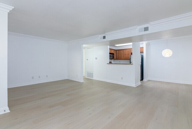 Foto del edificio - 355 N Maple St