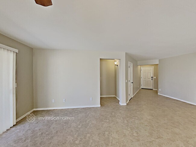 Building Photo - 928 W Desert Canyon Dr