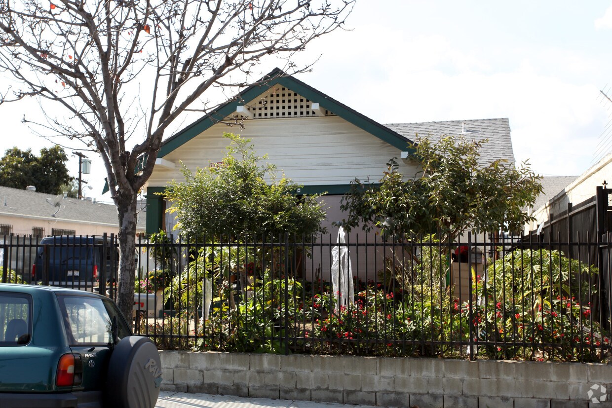 Foto del edificio - 1141-1147 Daisy Ave