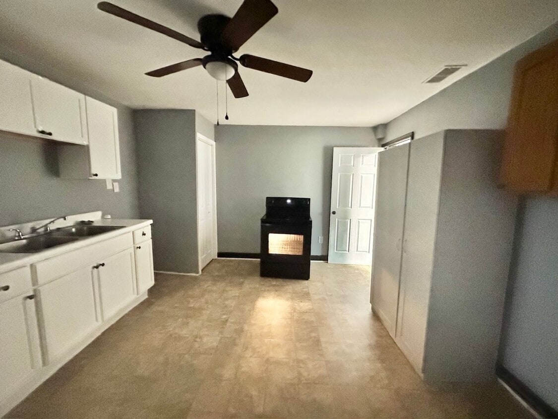 Photo - 268 E Loudon Ave,-1