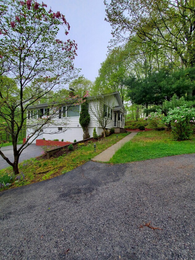 21 Blueberry Hill Rd, Mahopac, NY 10541 House Rental in Mahopac, NY