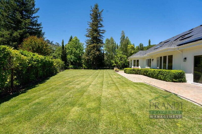 Foto del edificio - 121 Laurel Grove Ave