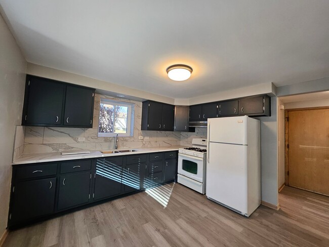 Building Photo - 6788 N Sauganash Ave