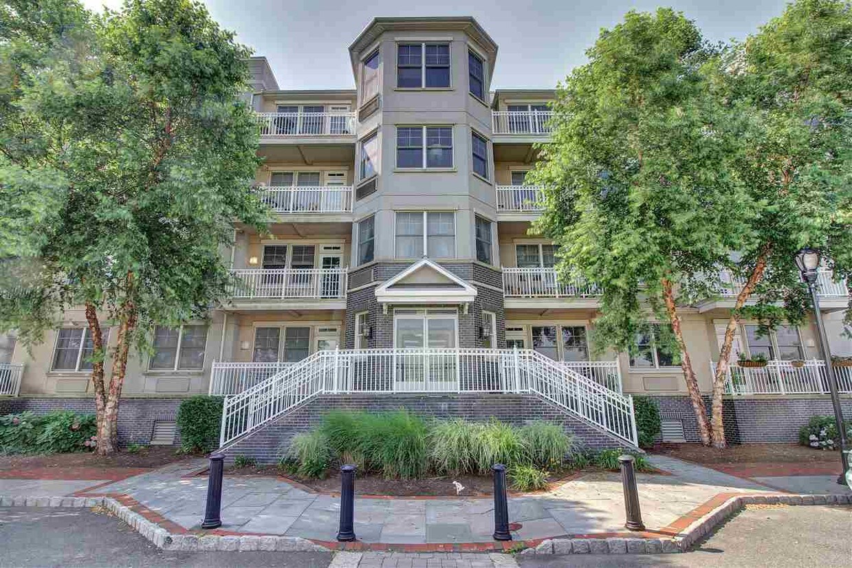 15 Enterprise Ct Unit 111, Jersey City, NJ 07305 Condo for Rent in