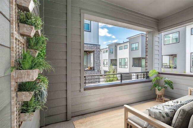 Building Photo - 2471 W 11th St