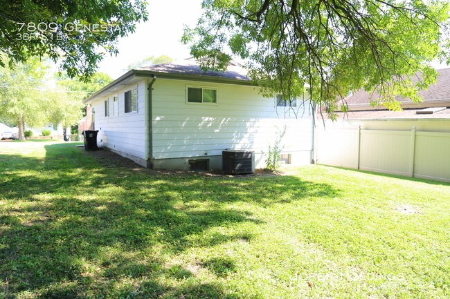 Building Photo - 7809 Genesta St