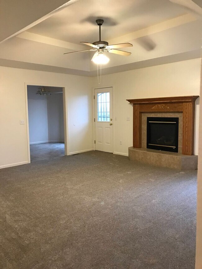 Building Photo - Executive Rental - Charming 3-bedroom 2 ba...