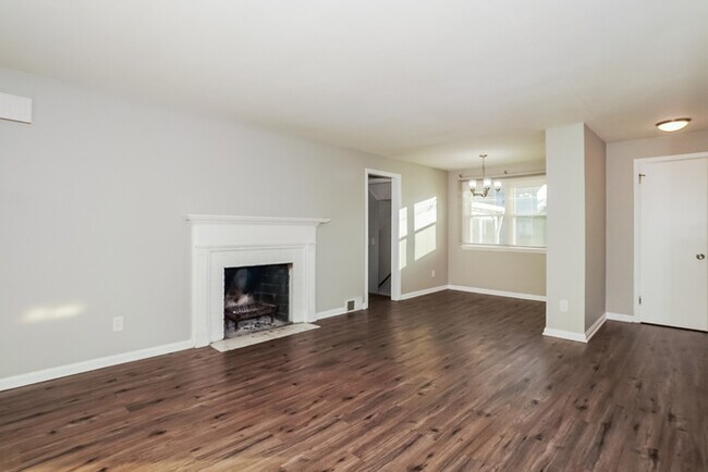 Foto del edificio - 2327 S Jefferson Blvd