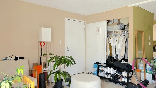 Building Photo - 1 Post Oak Ln