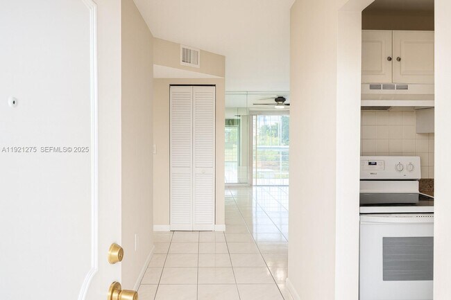 Foto del edificio - 2800 NW 56th Ave