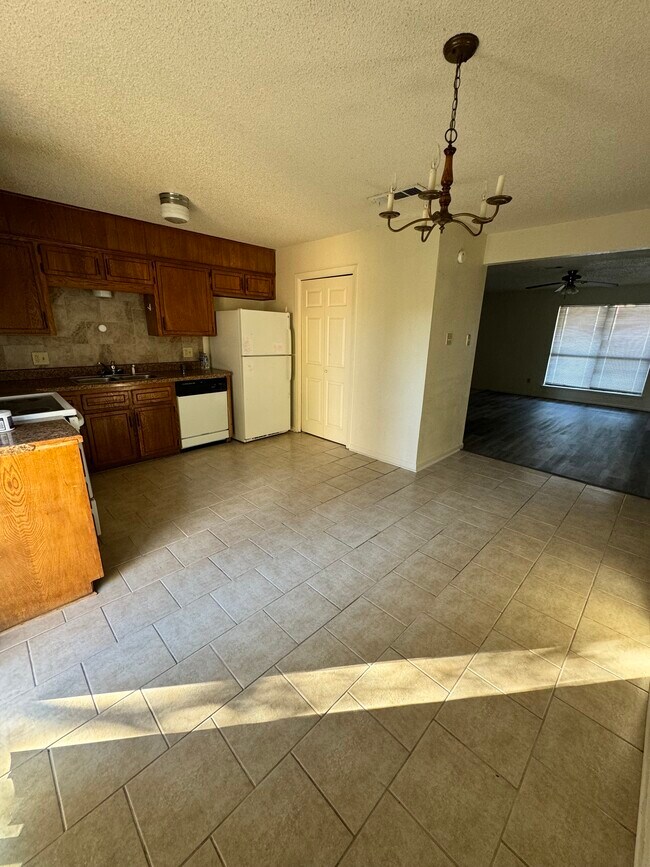 Foto del edificio - 3406 Victoria Cir