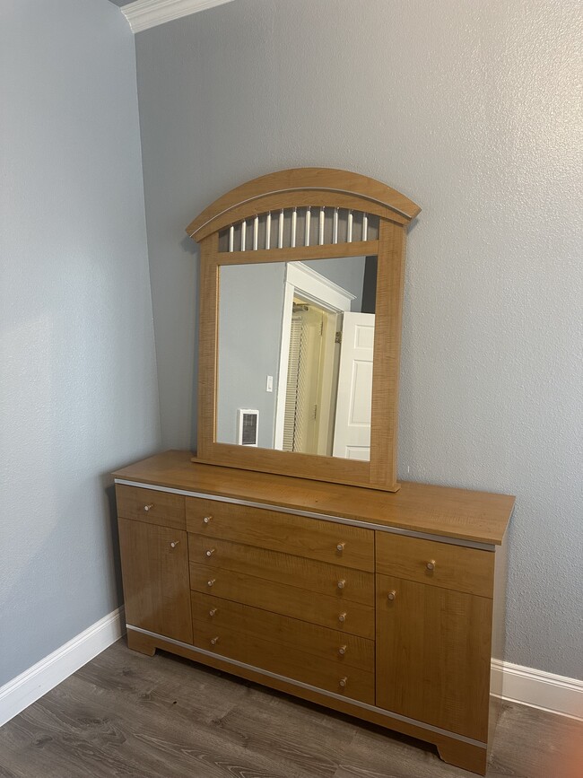 Building Photo - 734 Natoma St