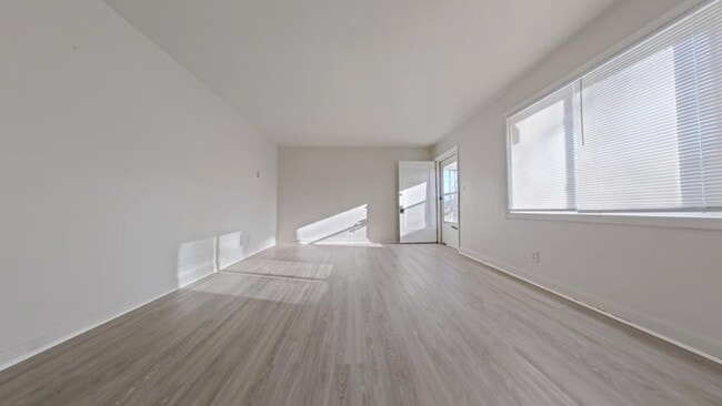 Building Photo - 610 Hawthorne Ave