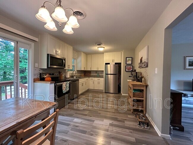 Foto del edificio - 3537 Forest Haven Ln