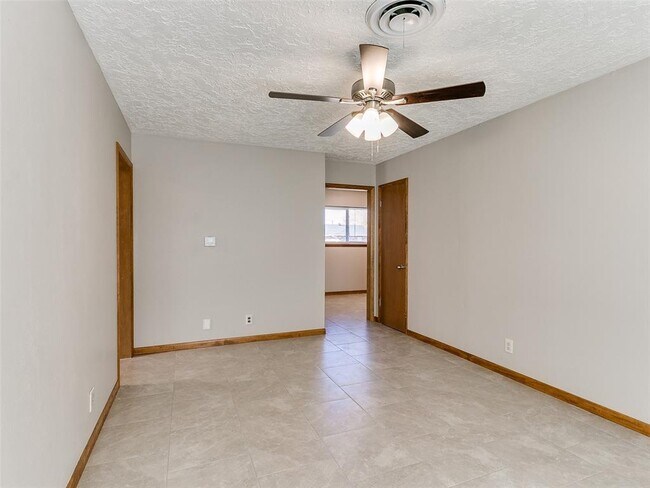 Foto del edificio - 214 Thompson Dr