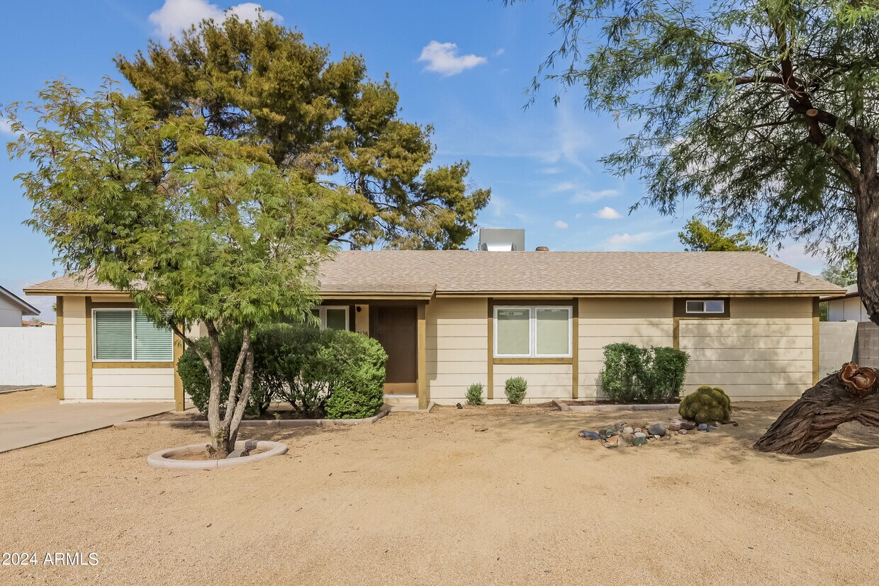 Primary Photo - 2138 E Monte Cristo Ave
