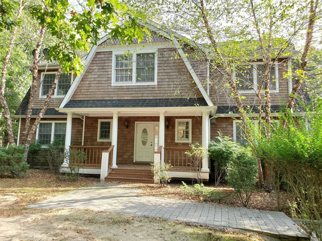 21 Aberdeen Dr, Hampton Bays, NY 11946 House Rental in Hampton Bays