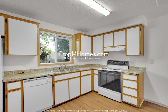 Foto del edificio - Spacious Updated Three Bedroom in Cully - ...