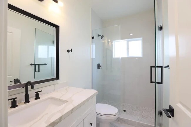 Foto del edificio - 1418 N Kingsley Dr