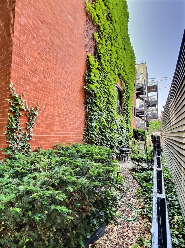 Building Photo - 3154 N Orchard St