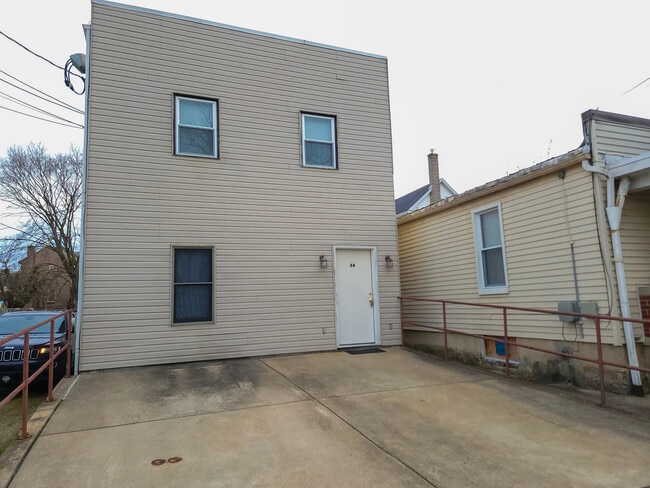 Building Photo - 84 Gross St
