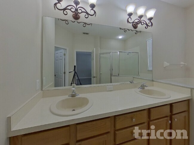 Foto del edificio - 1720 Mountclair Ct