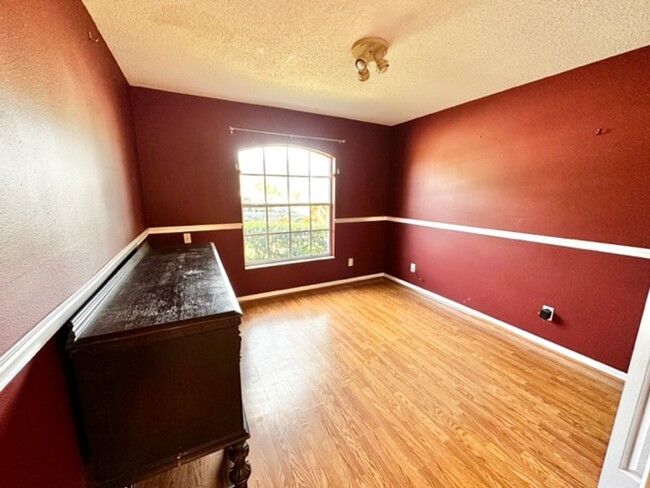 Building Photo - Orlando - 4 Bedroom, 2 Bathroom - $2,595.00