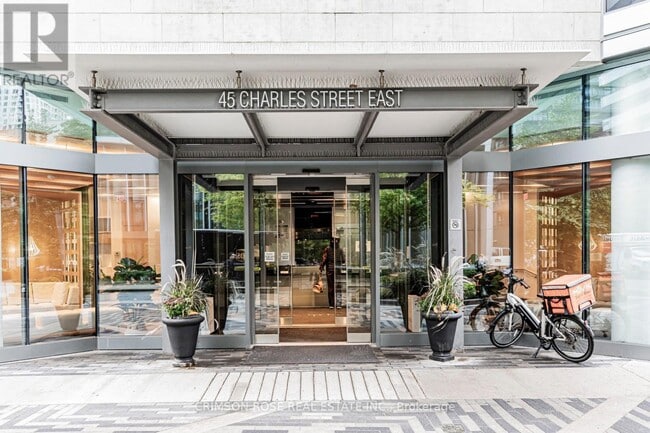Photo du bâtiment - 45 Charles St E