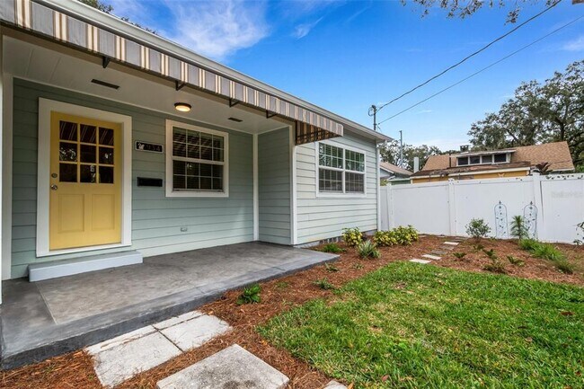 Building Photo - 934 Vistabula St