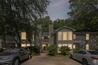 Building Photo - 2005 Augusta Dr