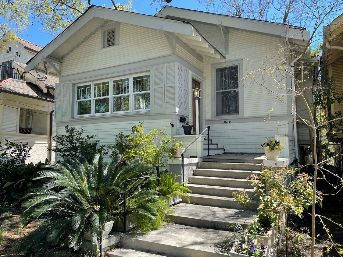 Primary Photo - 1519 Pine St